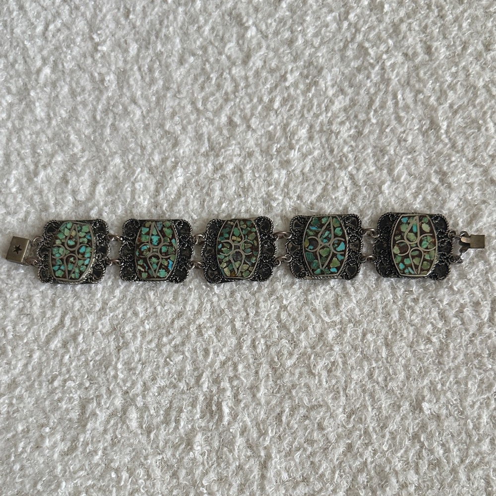 Elegant Green and Silver Bracelet